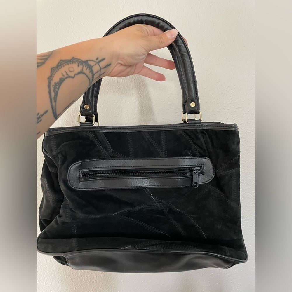 NWOT Black Suede unbranded 3 pocket handbag with stitch work - Picture 4 of 7